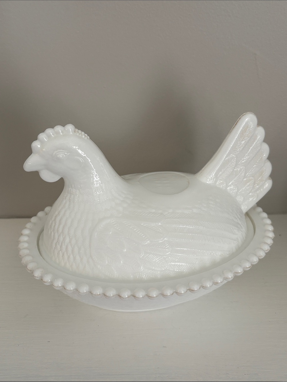 Indiana Glass HEN ON A NEST -White Milkglass